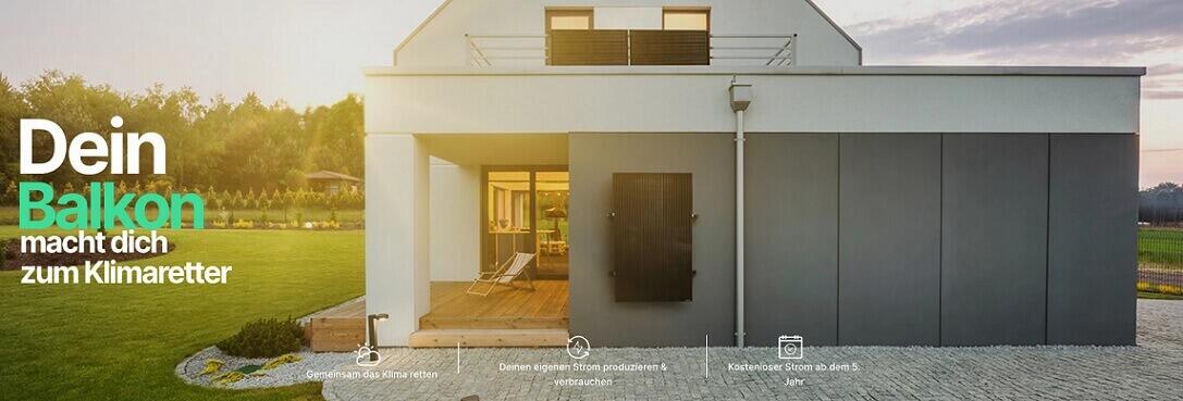 Haus mit Sonnenaufgang im Hintergrund und einem priwatt Balkonkraftwerk als Banner für die priwatt Gutscheinseite