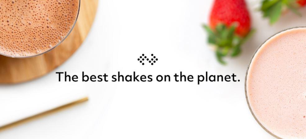 Erdbeer- und Schoko-Shake von Protein Works; Aufschrift "The best shakes on the planet."
