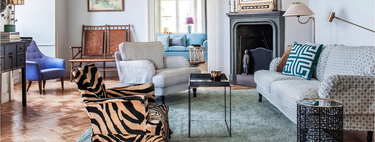 Salon avec fauteuils et canapés dans des housses Bemz