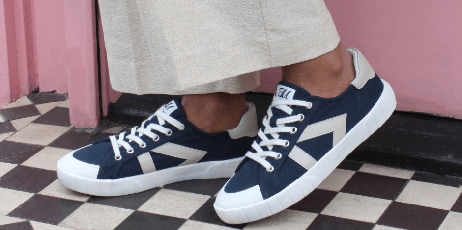 Sans Matin offers page banner featuring a close up of a woman&apos;s feet wearing blue and white sneakers