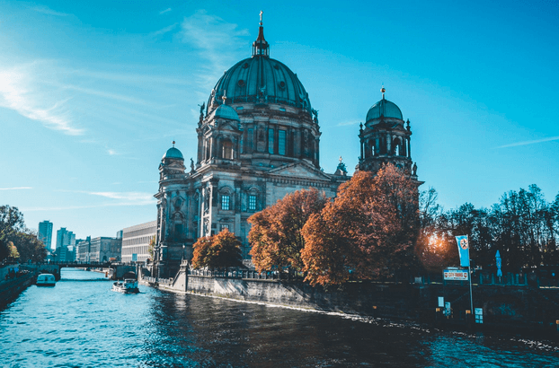Berliner Dom am Fluss