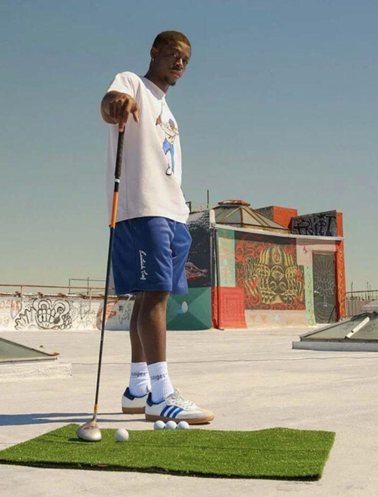 Man wearing Snipes basketball shoes