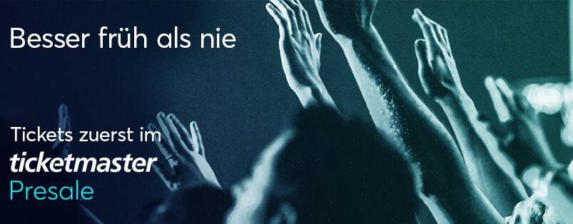 Foto feiernder Menschen mit Aufschrift "Besser früh als nie – Tickets zuerst im Ticketmaster Presale" als Banner für die Ticketmaster Gutscheinseite