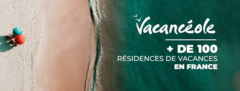 bannière publicitaire vacancéole sur fond de mer annonçant plus de 100 résidences vacances en France