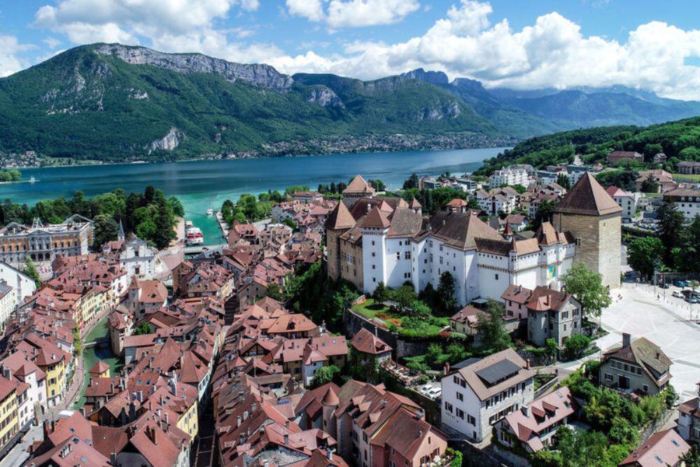 Vielle ville et lac d'Annecy