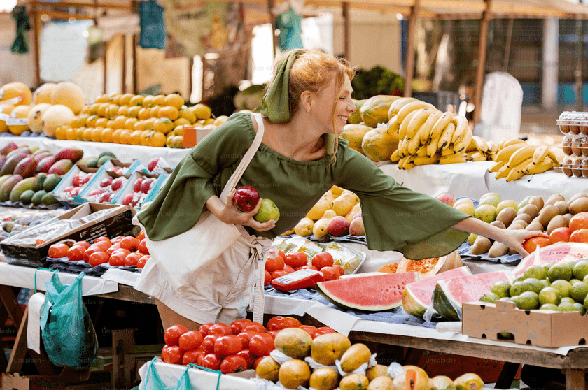 woman-shopping-outdoor-food-market-paris_optimized_200.png